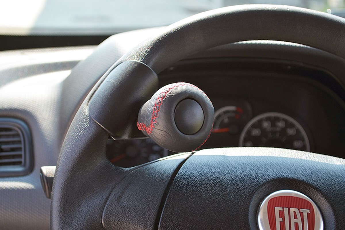 IP200306 Steering wheel knob handgrip